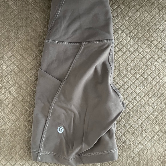 Lululemon Wunder High Rise Shorts - Picture 2 of 3